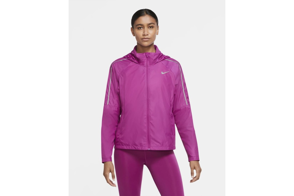 botsing nicht neutrale Nike Shield Running Jacket Cactus Flower Pink Cold weather doesn't stand a  chance against the Nike Shield Jacket. Weather-resistant fabric and  convenient coverage options help keep you warm and focused on the